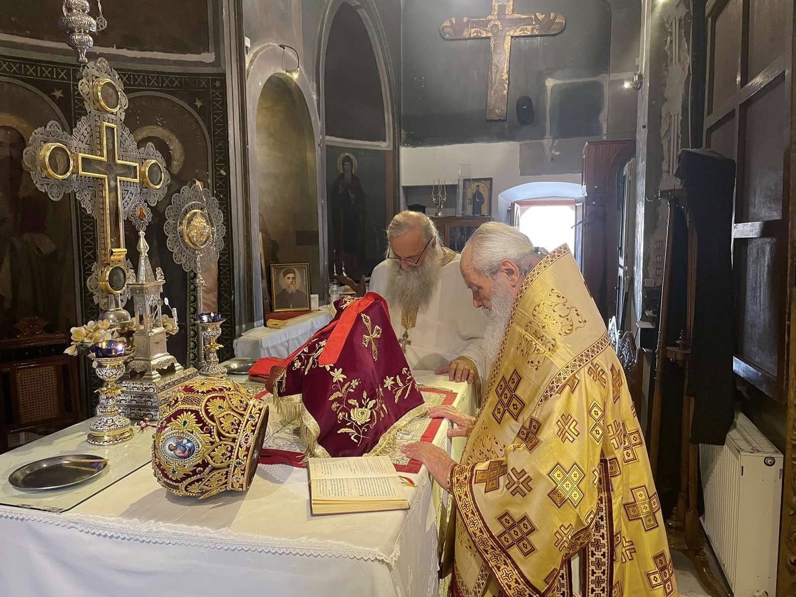 Ο-Ύδρας-Εφραίμ-ιερούργησε-στον-Μητροπολιτικό-Ναό-Αιγίνης