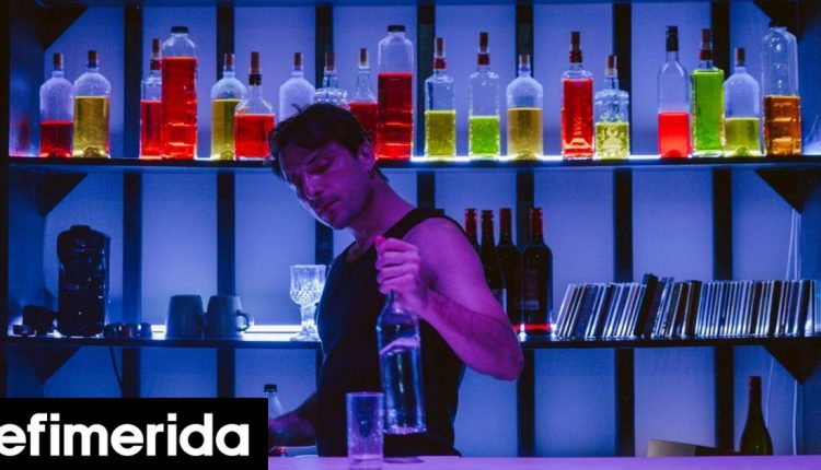 Παραστάσεις-που-κέρδισαν-το-κοινό-και-επιστρέφουν-στις-αθηναϊκές-σκηνές-Κωμωδία,-δράμα-και-ιστορίες-που-συγκίνησαν