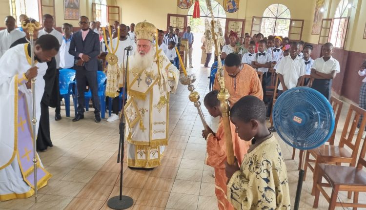 Ο-Μητροπολίτης-Κινσάσας-ιερούργησε-στον-Ιερό-Ναό-Αγίου-Γερασίμου-του-Υμνογράφου-στην-πόλη-Κέγκε