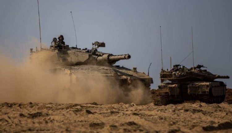Ισραηλινά-άρματα-μάχης-προχωρούν-βαθύτερα-στη-Λωρίδας-της-Γάζας