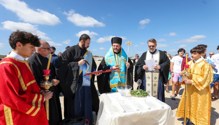Η-παράδοση-της-κατάδυσης-του-Σταυρού-στον-Ατλαντικό-στη-Μητρόπολη-Νέας-Ιερσέης
