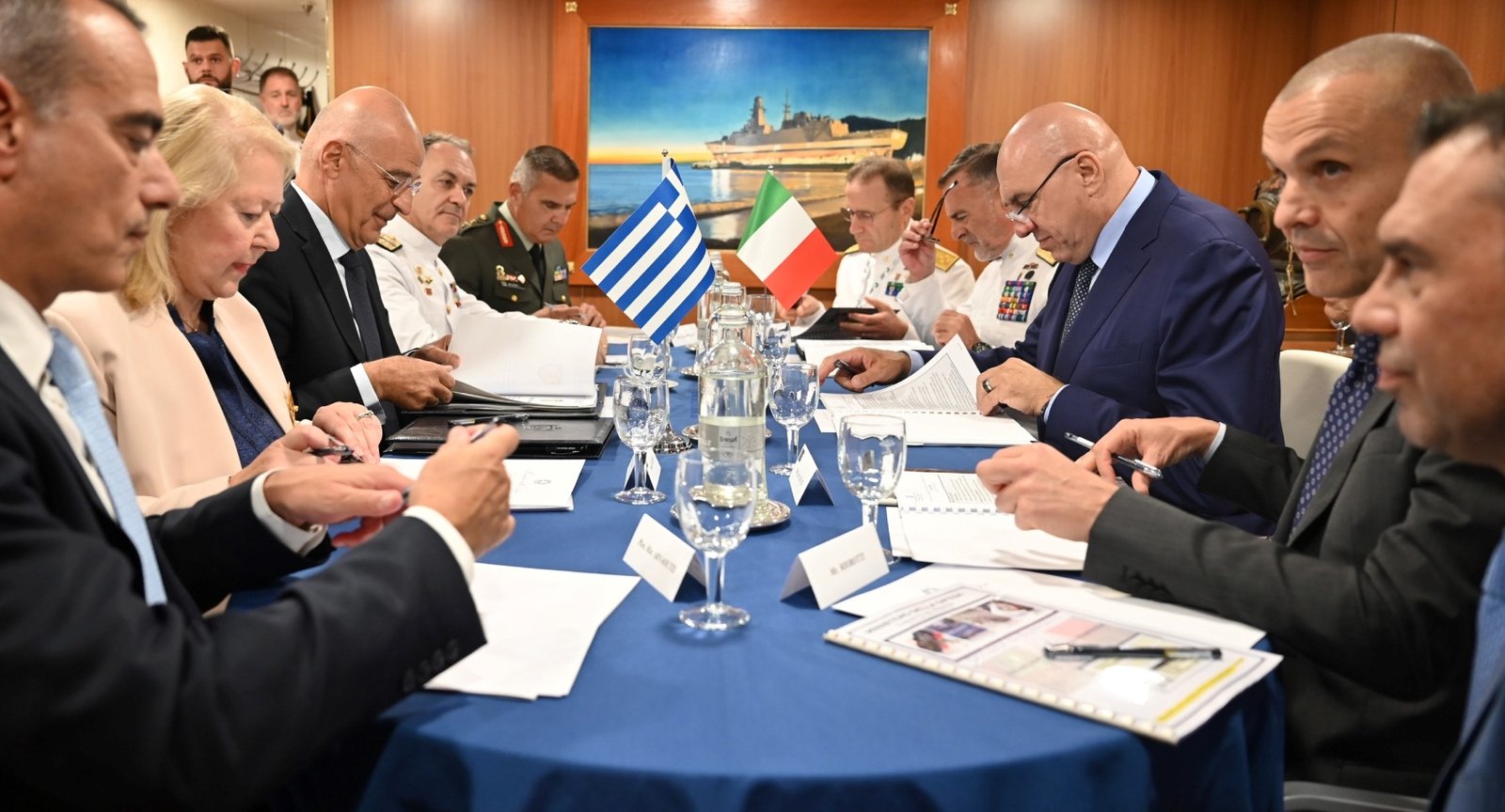 Υπογραφή-μνημονίου-συνεργασίας-Ελλάδας-–-Ιταλίας-για-2+2-φρεγάτες