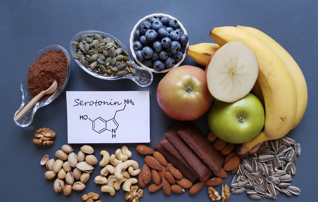 Τα-φαγητά-της-«καλοπέρασης»:-7-τροφές-που-ανεβάζουν-φυσικά-τα-επίπεδα-της-σεροτονίνης-σας