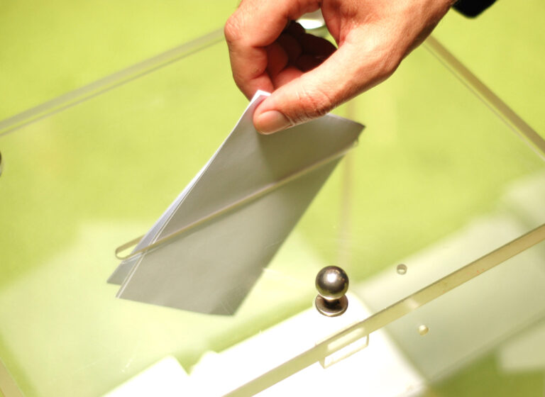 Δημοσκόπηση-στη-Δυτική-Ελλάδα:-Πρώτο-κόμμα-παραμένει-η-Νέα-Δημοκρατία,-ακολουθεί-το-ΠΑΣΟΚ-–-ertnews.gr