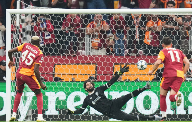 champions-league:-Η-Γαλατασαράι-νίκησε-τη-Λίβερπουλ,-η-Μπάγερν-συνέτριψε-την-Πάφο