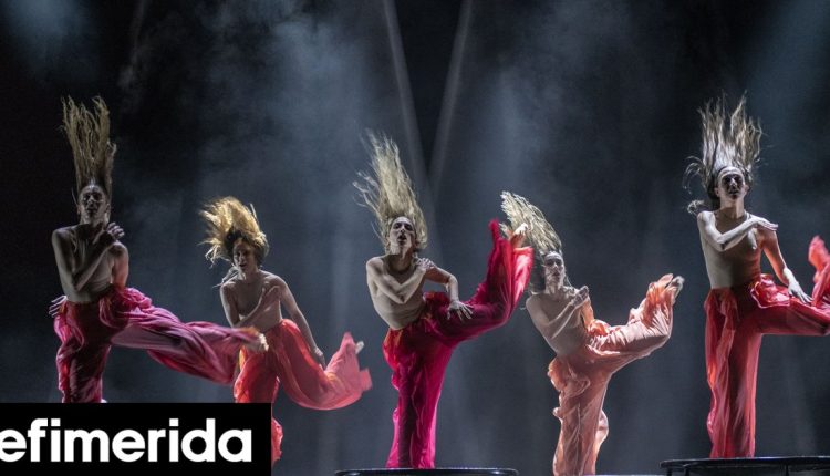 Το-μεγαλύτερο-καταμαράν-μουσείο-στον-κόσμο-έρχεται-στον-Πειραιά-Στο-iefimerida-o-Γάλλος-μεγιστάνας-και-ιδρυτής-του