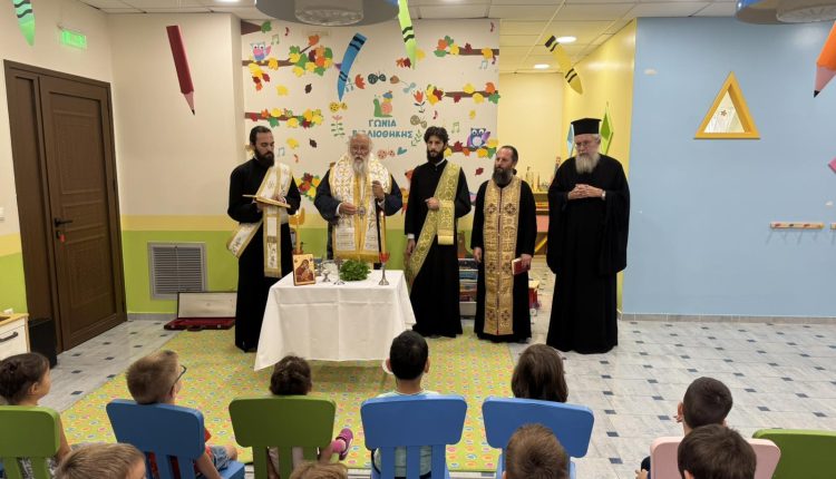 Ο-Μητροπολίτης-Κερκύρας-στο-Βρεφονηπιακό-Σταθμό-Ελένη-Μπέλλου