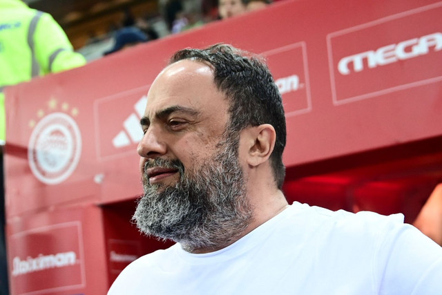 Μαρινάκης-στα-αποδυτήρια-του-«emirates»:-Θέμα-χρόνου-να-έρθουν-και-οι-νίκες