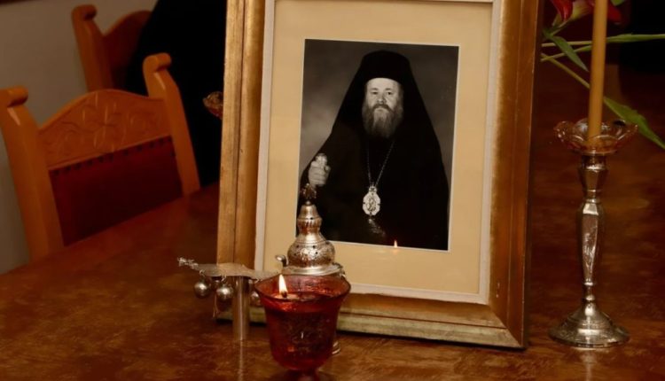 Την-Κυριακή-5-Οκτωβρίου-το-εξάμηνο-μνημόσυνο-του-Μητροπολίτη-Κυδωνίας-και-Αποκορώνου-κυρού-Δαμασκηνού