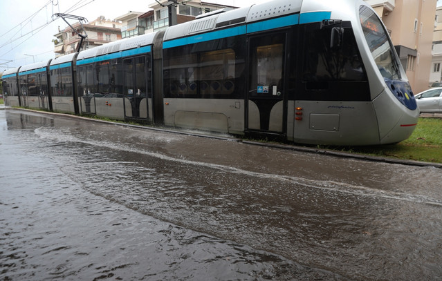 Προβλήματα-στην-κυκλοφορία-της-Γραμμής-7-του-Τραμ-λόγω-συσσώρευσης-υδάτων-–-Ποιες-στάσεις-είναι-εκτός-λειτουργίας
