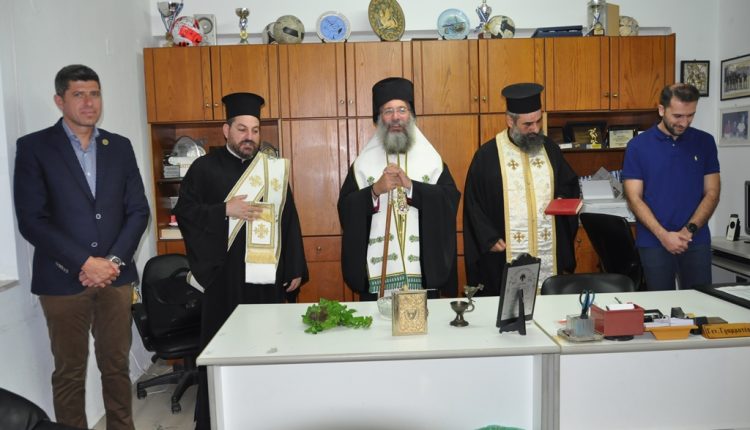 Ο-Μητροπολίτης-Ρεθύμνης-τέλεσε-τον-Αγιασμό-για-την-έναρξη-της-νέας-ποδοσφαιρικής-σεζόν-στα-γραφεία-Συνδέσμου-Διαιτητών