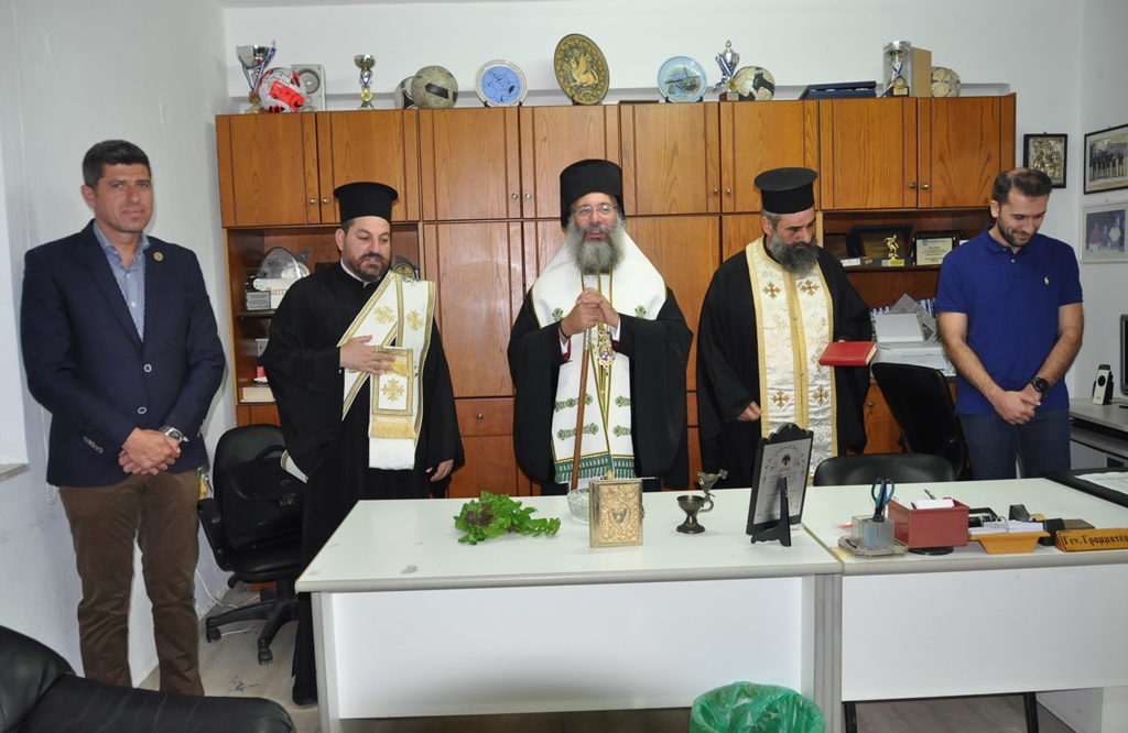 Ο-Μητροπολίτης-Ρεθύμνης-τέλεσε-τον-Αγιασμό-για-την-έναρξη-της-νέας-ποδοσφαιρικής-σεζόν-στα-γραφεία-Συνδέσμου-Διαιτητών