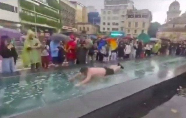 Παναθηναϊκός-–-Γκόου-Αχέντ-Ιγκλς:-Τσουλήθρα-στο-Μοναστηράκι-έκαναν-οι-Ολλανδοί-οπαδοί