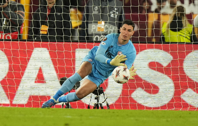 Τρελά-πράγματα-στο-Ρόμα-–-Λιλ:-Ο-Οζέρ-απέκρουσε-τρεις-φορές-το-ίδιο-πέναλτι