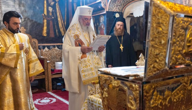Ο-Πατριάρχης-Ρουμανίας-καθαγίασε-τη-λειψανοθήκη-του-Αγίου-Δημητρίου-Στανιλοάε