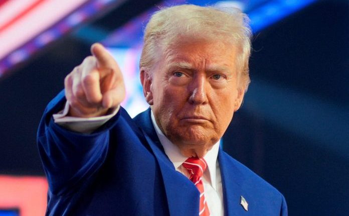 Ο-Ντ.-Τραμπ-προειδοποίησε-για-κύμα-απολύσεων-και-περικοπών-εάν-συνεχιστεί-η-δημοσιονομική-παράλυση