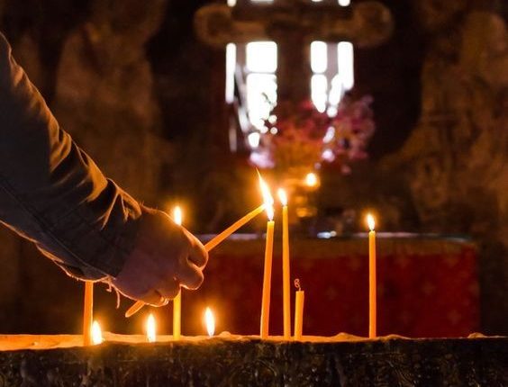 Εκδημία-Ιερέως-στη-Μητρόπολη-Θηβών