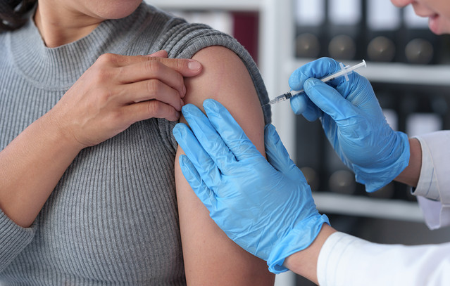 Υπουργείο-Υγείας:-Ξεκινάει-ο-εμβολιασμός-κατά-της-εποχικής-γρίπης-–-mπορεί-να-συγχορηγηθεί-με-το-εμβόλιο-κατά-του-covid