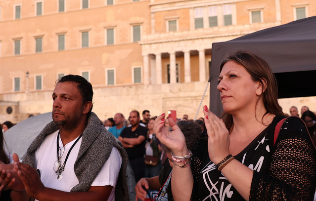 Θυροκολλήθηκε-στο-γραφείο-της-Ζωής-Κωνσταντοπούλου-η-πρόσκληση-εκταφής-του-γιού-του-Πάνου-Ρούτσι