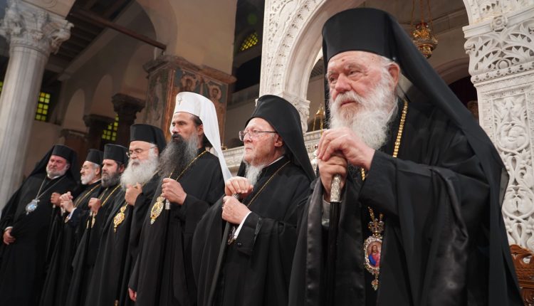 Εκκλησιαστική-ζωή-και-τεχνολογία:-Ομιλίες-και-εισηγήσεις-Προκαθημένων-στο-Συνέδριο-του-περιοδικού-«Θεολογία»