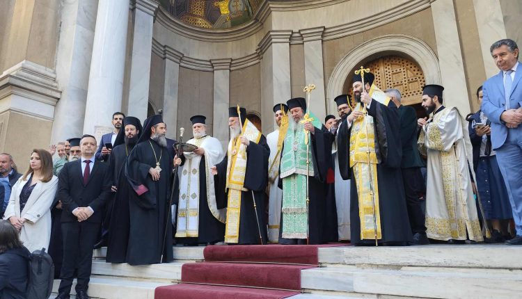 Ευλαβική-προσευχή-για-τον-Πολιούχο-Αθηνών,-Άγιο-Διονύσιο-τον-Αρεοπαγίτη,-στον-ομώνυμο-ναό-του-Κολωνακίου