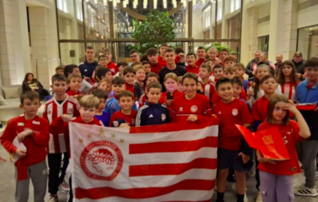 Ολυμπιακός:-Υποδοχή-από-την-ακαδημία-της-Θεσσαλονίκης-ενόψει-του-αγώνα-με-τον-ΠΑΟΚ