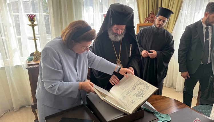 Η-Επαρχιακή-Σύνοδος-της-Αρχιεπισκοπής-Αυστραλίας-υποδέχθηκε-τη-Λίνα-Μενδώνη