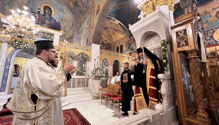 Νέα-Φιλαδέλφεια:-Πολυαρχιερατικός-Εσπερινός-Συνάξεως-Παναγίας-Βουρλιώτισσας-και-υποδοχή-Τιμίου-Ξύλου