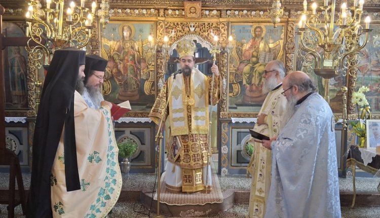 Ο-Μητροπολίτης-Καστορίας-ιερούργησε-στον-Ιερό-Ναό-Αγίας-Βαρβάρας-Μαυροχωρίου