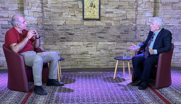 «Ευτυχία-ή-επιτυχία;»:-Συζήτηση-στο-«ΕΝΟΡΙΑ-εν-δράσει»-με-τους-Δημήτρη-Γκέλη-και-Ηλία-Λιαμή