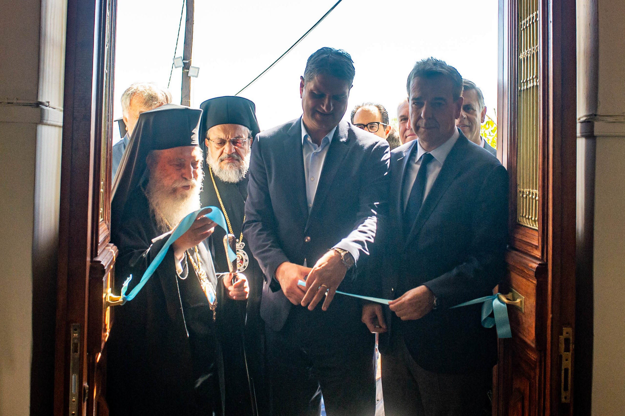 Οι-Μητροπολίτες-Σπάρτης-και-Μεσσηνίας-στα-εγκαίνια-του-ανακαινισμένου-σχολείου-της-Βαλύρας