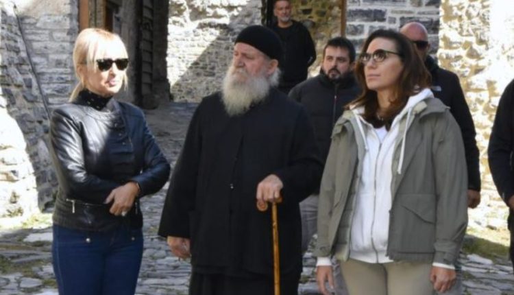 Η-Υπουργός-Τουρισμού,-Όλγα-Κεφαλογιάννη,-στην-Ιερά-Μονή-Αγίου-Διονυσίου-εν-Ολύμπω
