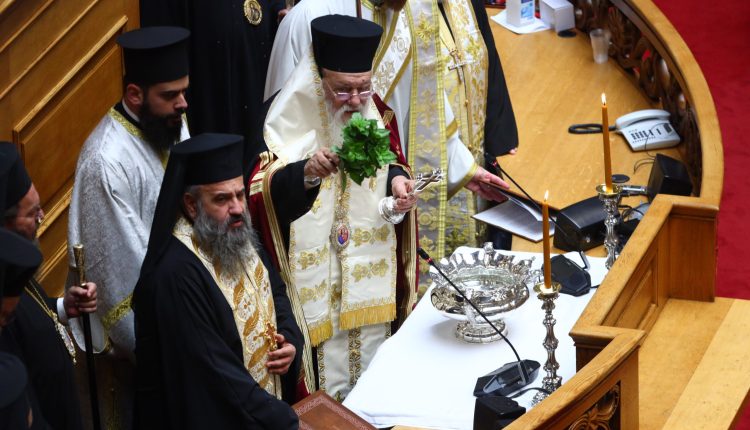 Μήνυμα-ενότητας-και-συνεργασίας-για-το-καλό-του-λαού-έστειλε-από-τη-Βουλή-των-Ελλήνων-ο-Αρχιεπισκοπος-Ιερώνυμος