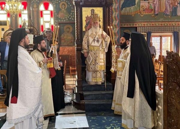 Ο-Μητροπολίτης-Καλαβρύτων-στον-Ενοριακό-Ι.-Ναό-Μεταμορφώσεως-του-Σωτήρος-Κιάτου-(ΦΩΤΟ)