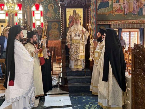 Ο-Μητροπολίτης-Καλαβρύτων-στον-Ενοριακό-Ι.-Ναό-Μεταμορφώσεως-του-Σωτήρος-Κιάτου-(ΦΩΤΟ)