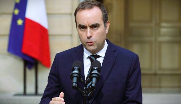 Παραιτήθηκε-ο-πρωθυπουργός-της-Γαλλίας-Σ.-Λεκορνί:-Βαθαίνει-η-πολιτική-κρίση