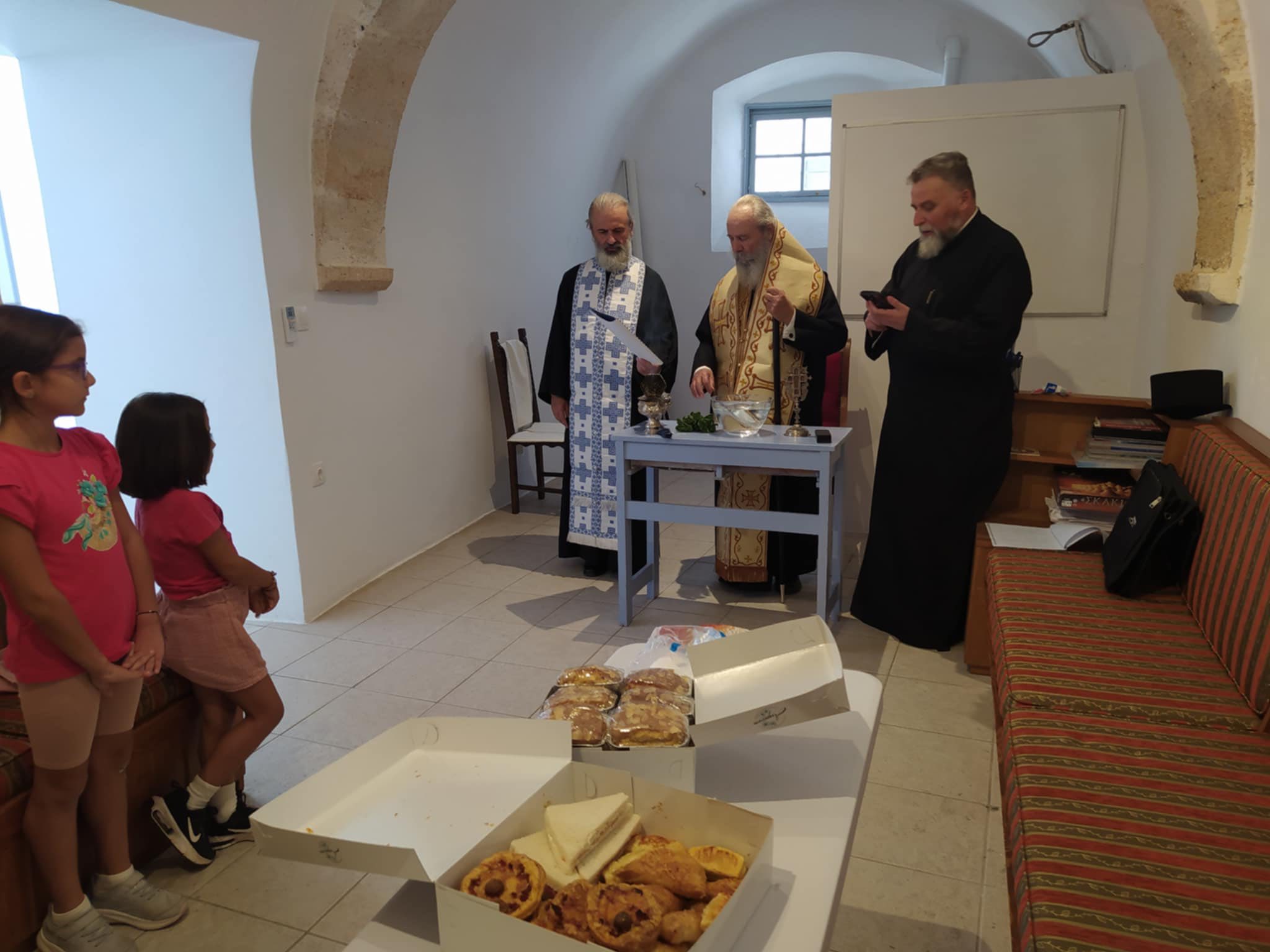 Ο-Μητροπολίτης-Ύδρας-τέλεσε-Αγιασμό-στο-κέντρο-Νεότητος-για-την-έναρξη-των-μαθημάτων-του-Κατηχητικού-Σχολείου