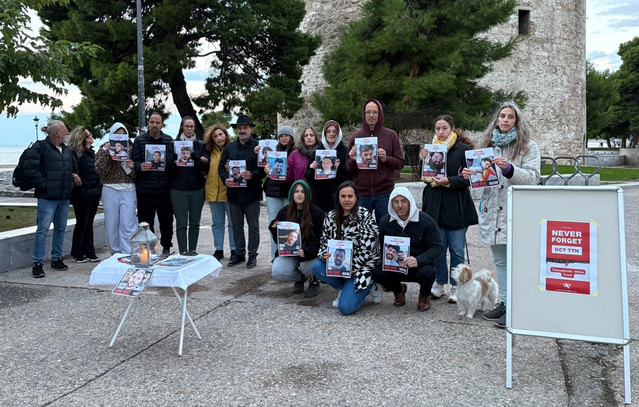 Συγκέντρωση-στον-Λευκό-Πύργο-για-τη-μνήμη-όσων-δολοφονήθηκαν-στην-αιματηρή-επίθεση-της-Χαμάς-πριν-από-τρία-χρόνια