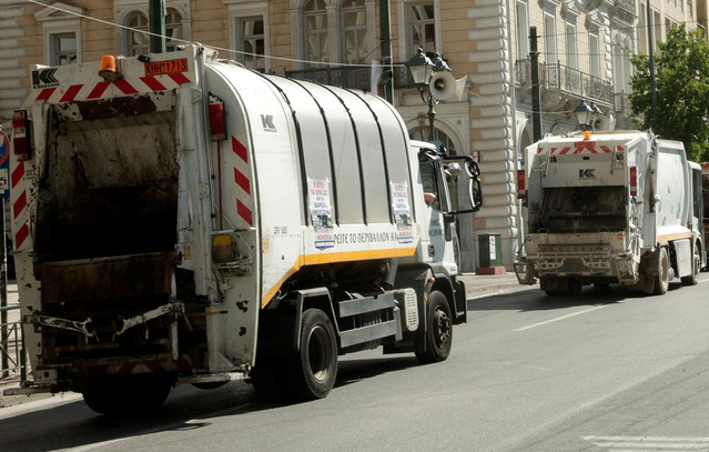 Εργατικό-ατύχημα-στο-Ηράκλειο-–-Γυναίκα-έπεσε-από-απορριμματοφόρο
