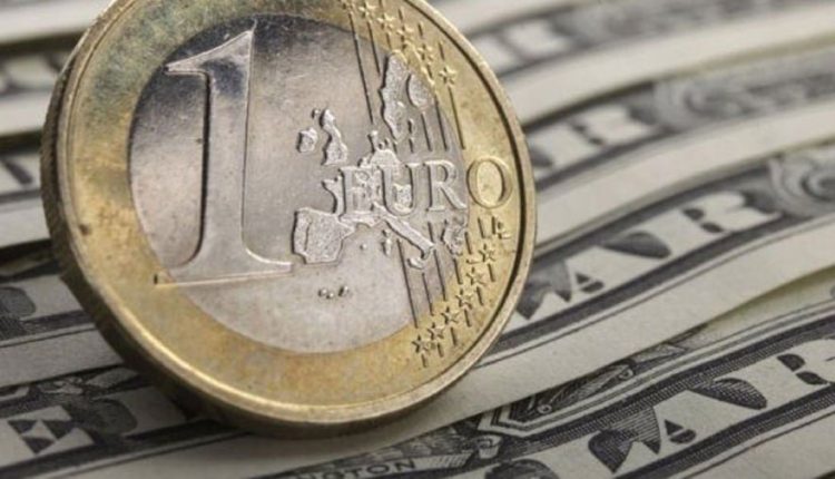 Συνάλλαγμα:-Το-ευρώ-υποχωρεί-0,32%,-στα-1,1671-δολάρια