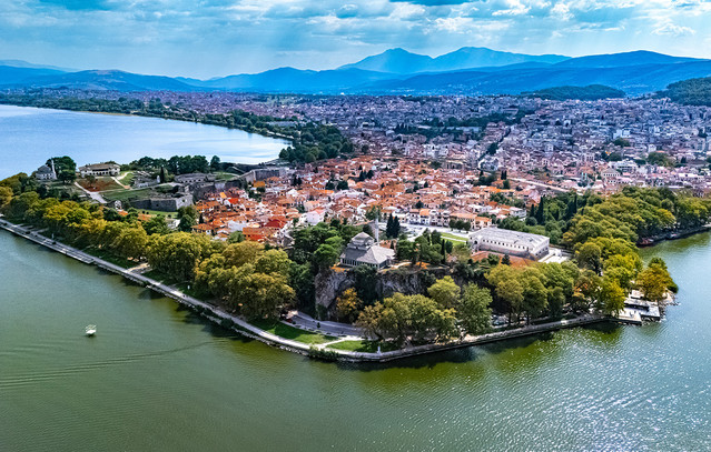 Η-πόλη-των-δεκάδων-χιλιάδων-φοιτητών:-Πώς-η-νεολαία-έχει-διαμορφώσει-τη-φυσιογνωμία-των-Ιωαννίνων
