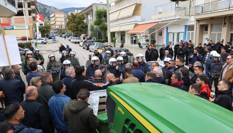 Λιβαδειά:-Σε-κλοιό-διαμαρτυρόμενων-αγροτών-ο-Κ.-Τσιάρας