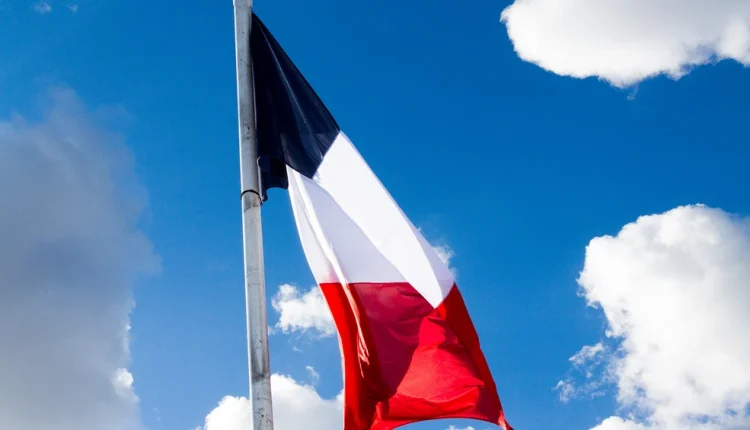 Σε-«κώμα»-η-Γαλλία