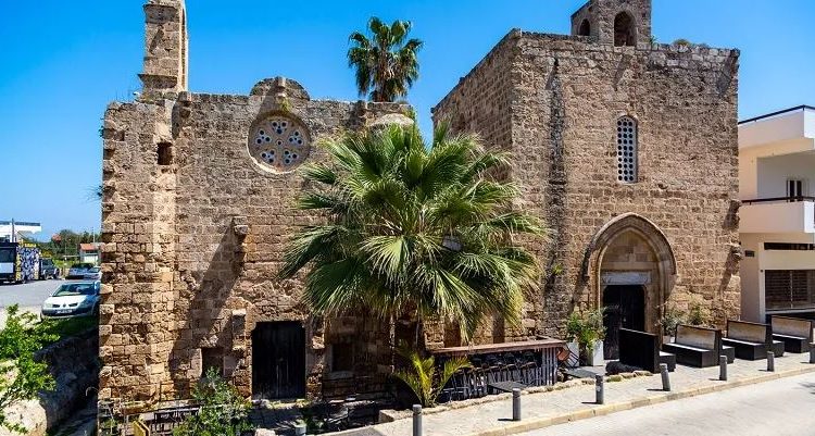 Μετέτρεψαν-Εκκλησία-σε-καφέ-–-μπαρ-στην-κατεχόμενη-Αμμόχωστο-(ΒΙΝΤΕΟ)