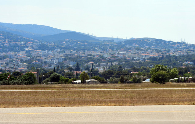 Έπεσε-εκπαιδευτικό-αεροσκάφος-στο-Τατόι-–-Πληροφορίες-για-δύο-τραυματίες