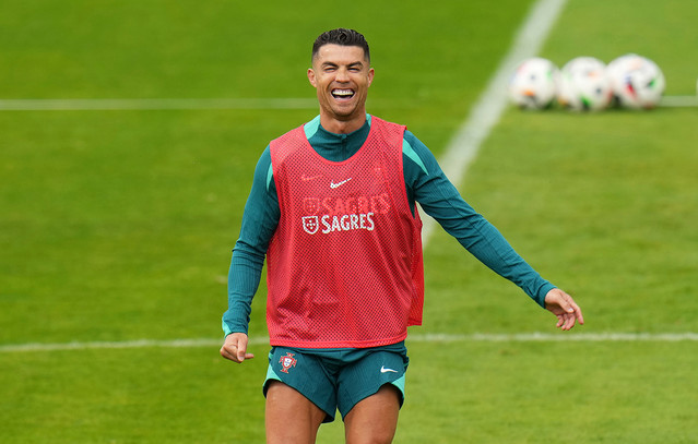 Ο-Κριστιάνο-Ρονάλντο-έγινε-και-επισήμως-ο-πρώτος-δισεκατομμυριούχος-ποδοσφαιριστής