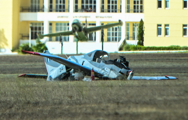 Πώς-έπεσε-το-εκπαιδευτικό-αεροσκάφος-στο-Τατόι-–-Σοβαρά-τραυματισμένοι-οι-δύο-χειριστές,-ένας-στη-ΜΕΘ