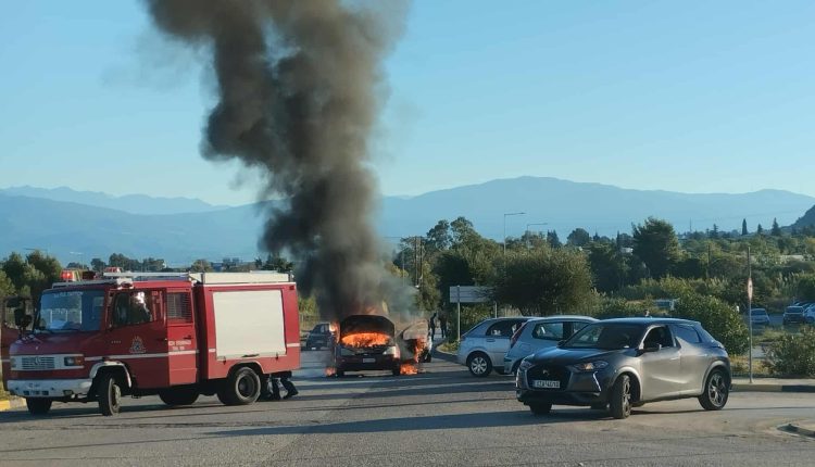 Πάτρα:-Φωτιά-σε-αυτοκίνητο-έξω-από-το-Πανεπιστημιακό-Νοσοκομείο-Ρίου-–-ertnews.gr