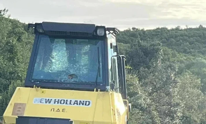 Πεντάλοφο-Μεσολογγίου:-Μπουλντόζα-της-Περιφέρειας-δέχθηκε-πυροβολισμούς