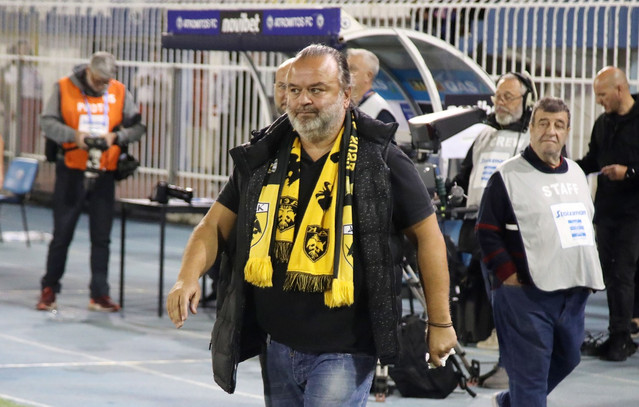 ΑΕΚ:-Κλήση-της-ΔΕΑΒ-στον-Ηλιόπουλο-για-σπάσιμο-υαλοπίνακα-στο-γήπεδο-του-Περιστερίου